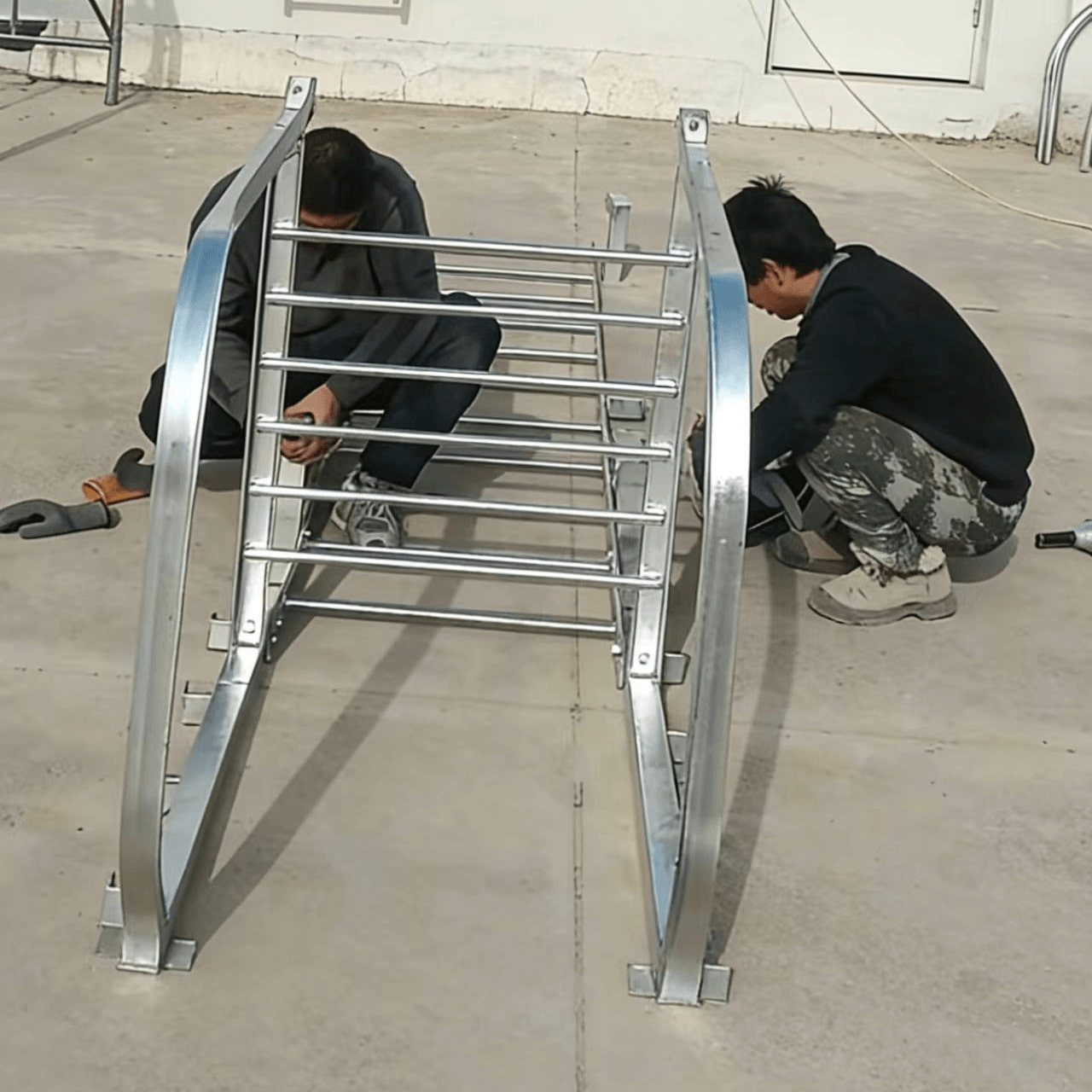 护笼梯构件地面组对